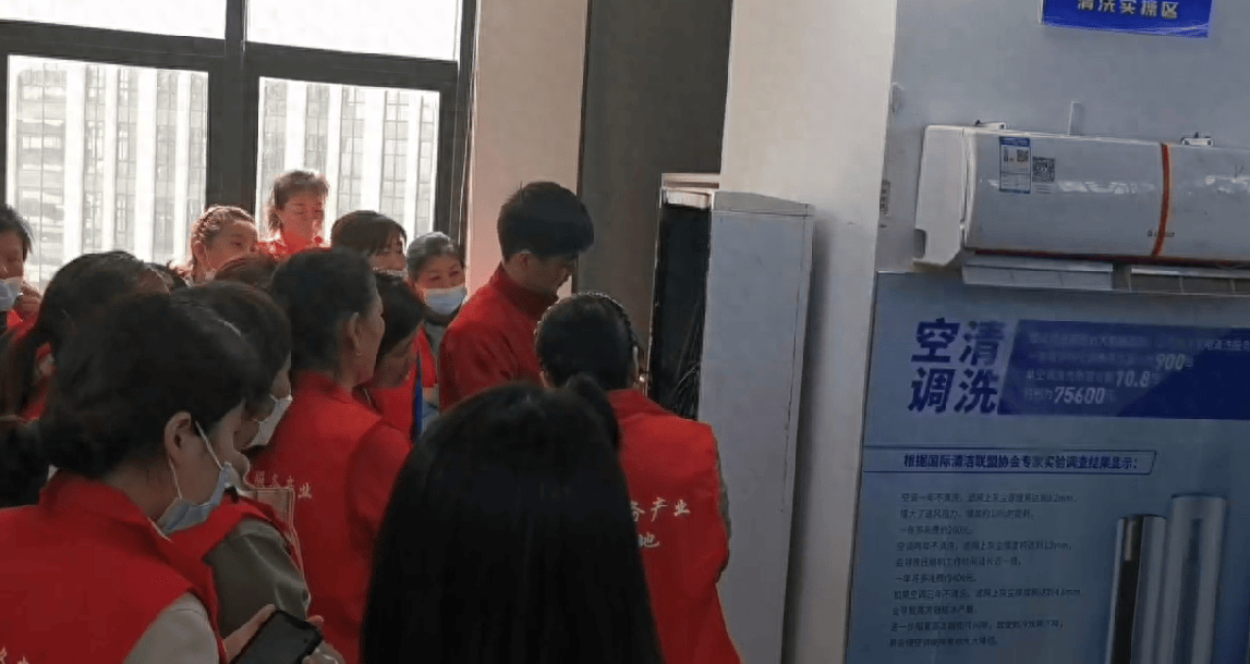 家政行业的改变小黄蜂家天博电竞政团购平台打通当地糊口(图1)